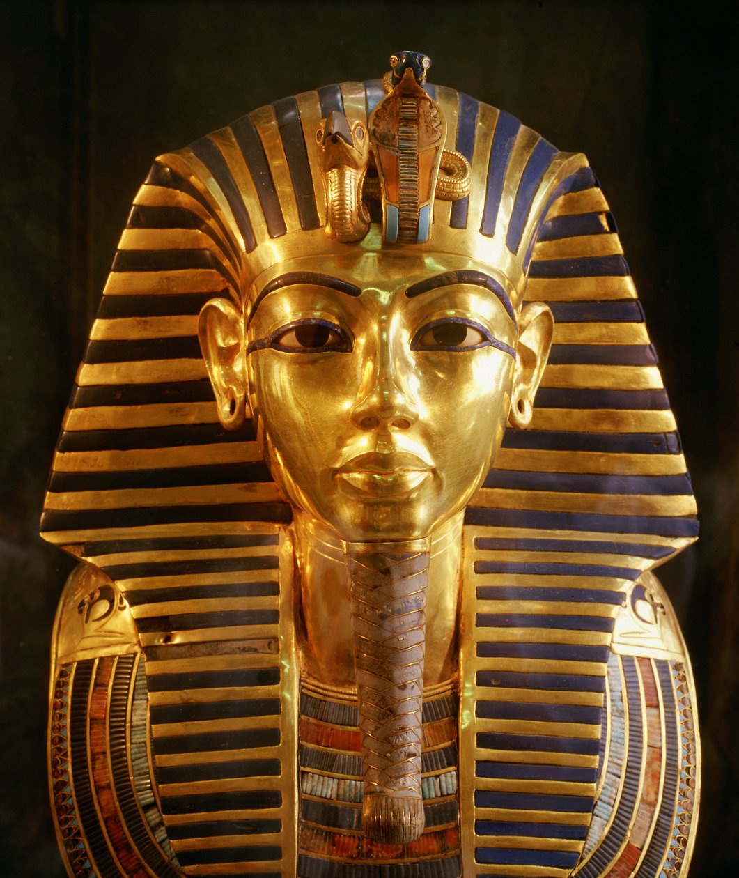 Kong Tutankhamons begravelsesmaske af guld, Det Nye Rige, 2002 (foto) af Kenneth Garrett