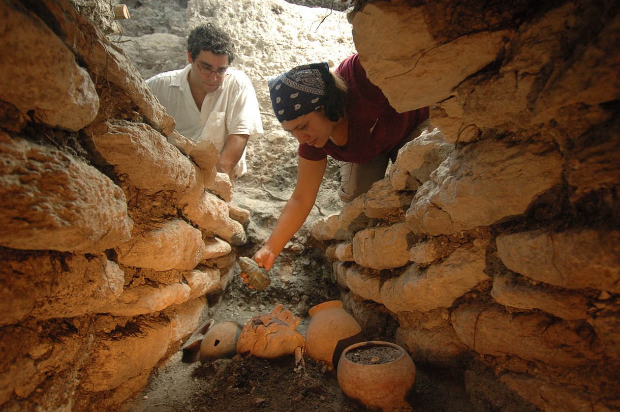 Maya; Maya-malerier; San Bartolo; Guatemala; Dr Bill Saturno, 2002 (foto) af Kenneth Garrett