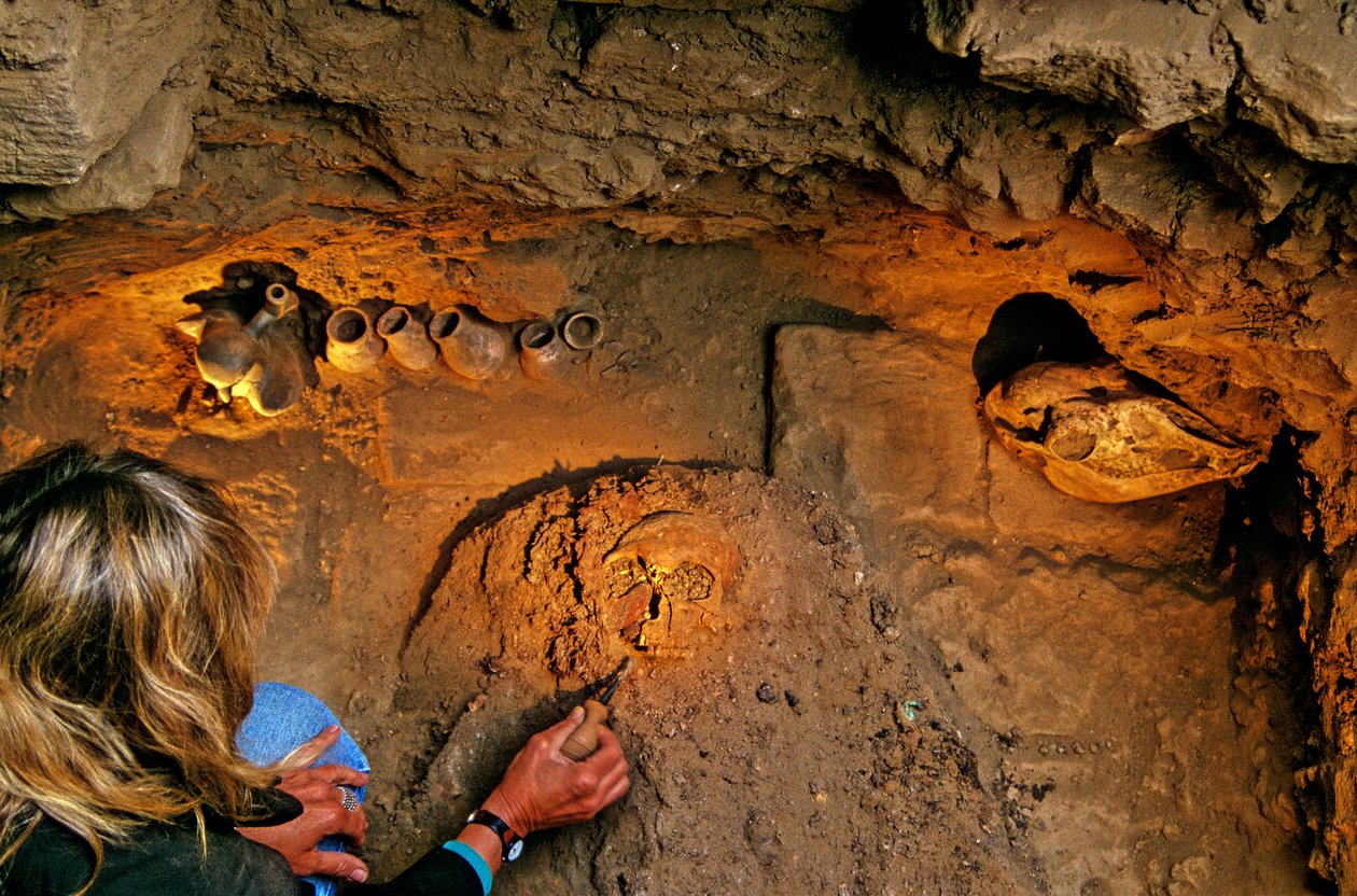 Moche; Begravelser; Huaca Dos Cabezas-Jecetepeque,Alana Cordy-Collins,Mumie af Kenneth Garrett