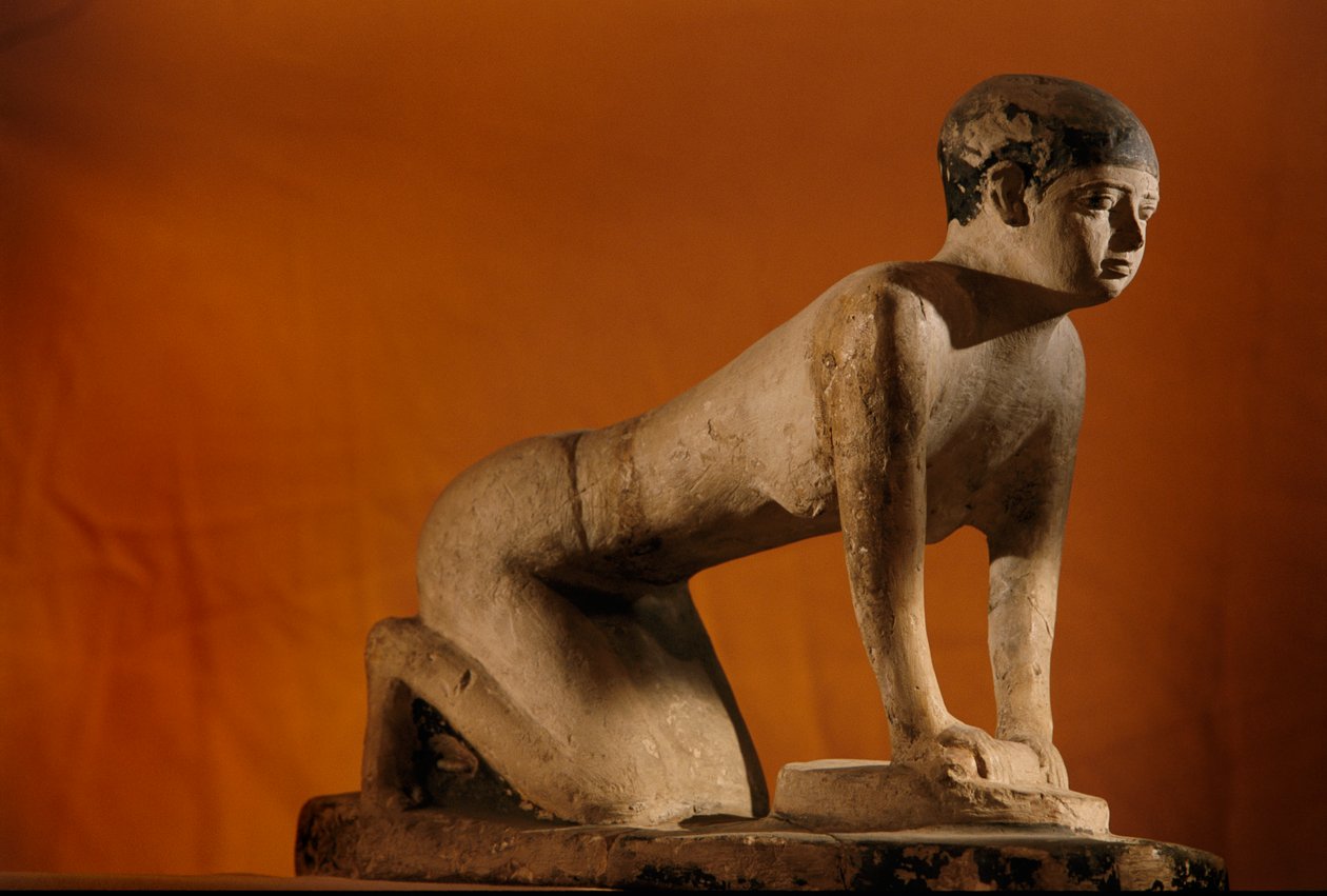 Bemalet kalkstensstatue af en tjener, der maler korn, Det Gamle Rige, 2002 (foto) af Kenneth Garrett