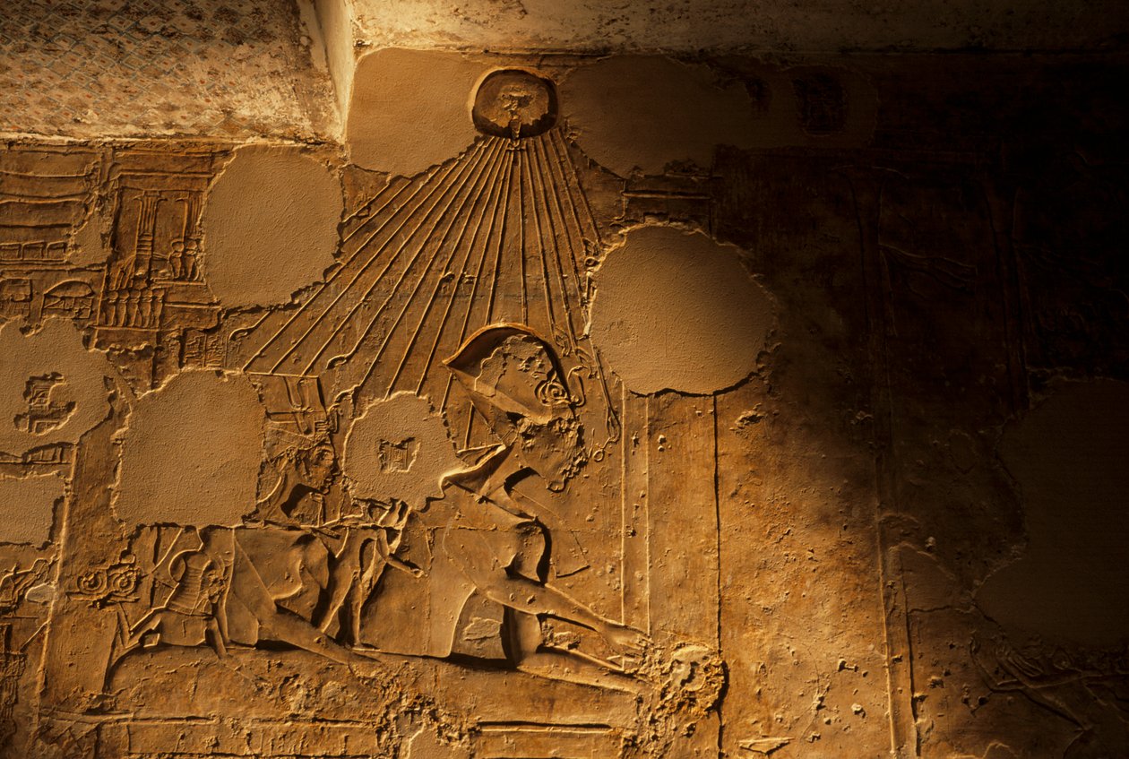 Relief af kongefamilien, Akhenaton, Nefertiti og døtre, Mahu