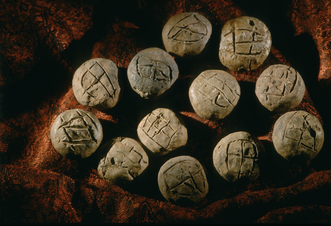 Rund bullae; artefakt, Oxus-civilisationen; Turkmenistan; Gonor Depe-stedet; Victor Sari..., 2004 (foto) af Kenneth Garrett