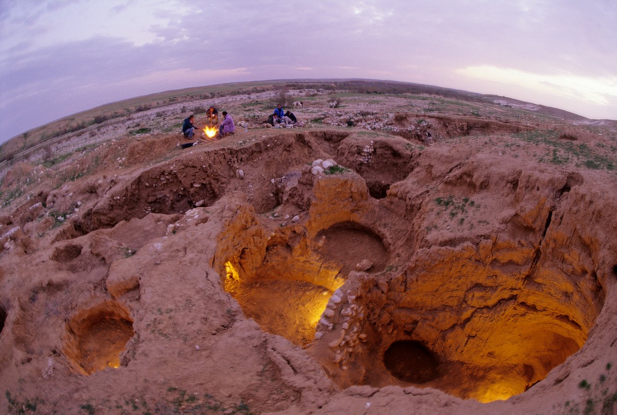 Shiqmim, ca. 4200 f.Kr., kobberalderlandsby med underjordisk lager, Israel af Kenneth Garrett