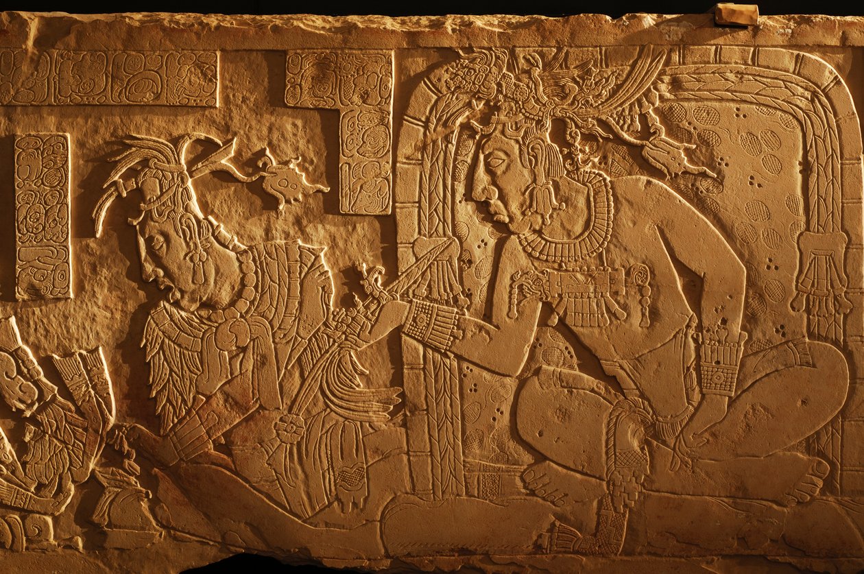 Tronbænk i tempel 21, udskæring af kong Akhal Mo Nab, Palenque, Mexico, 2005 (foto) af Kenneth Garrett