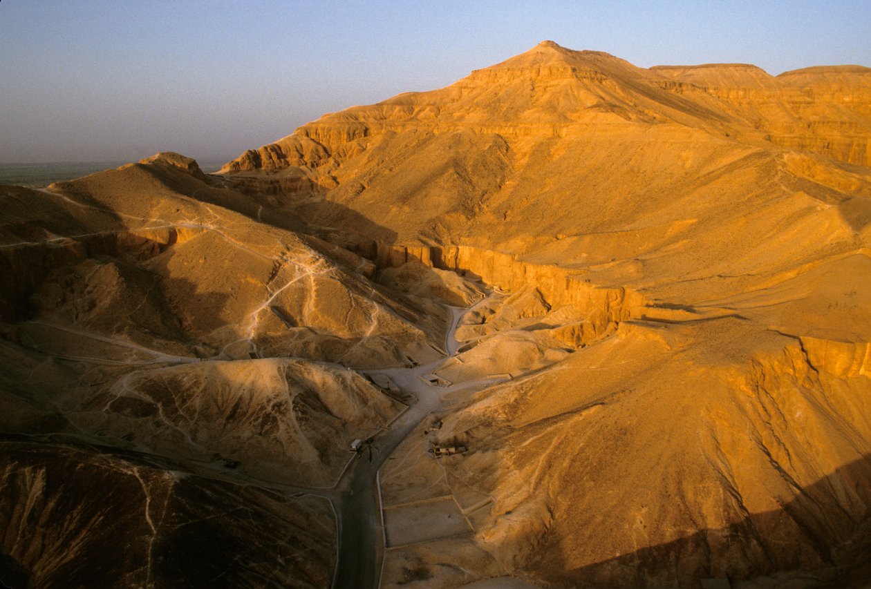 Kongernes Dal, også kendt som Valley of the Gates of the Kings, er en dal, der... af Kenneth Garrett