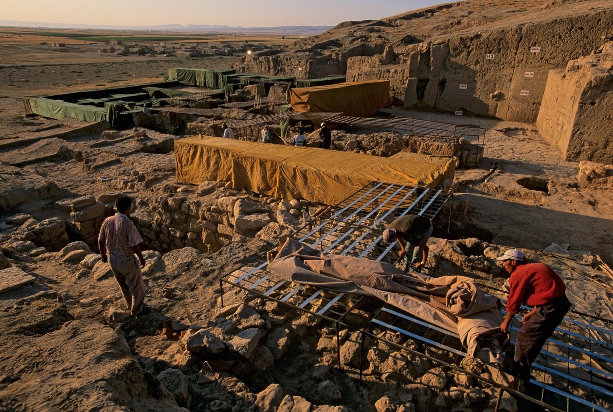 Urkesh, Det Hurriske Rige, Syrien, 2400 f.Kr., Giorgio Buccellati, dækker udgravninger mudb..., 2004 (foto) af Kenneth Garrett