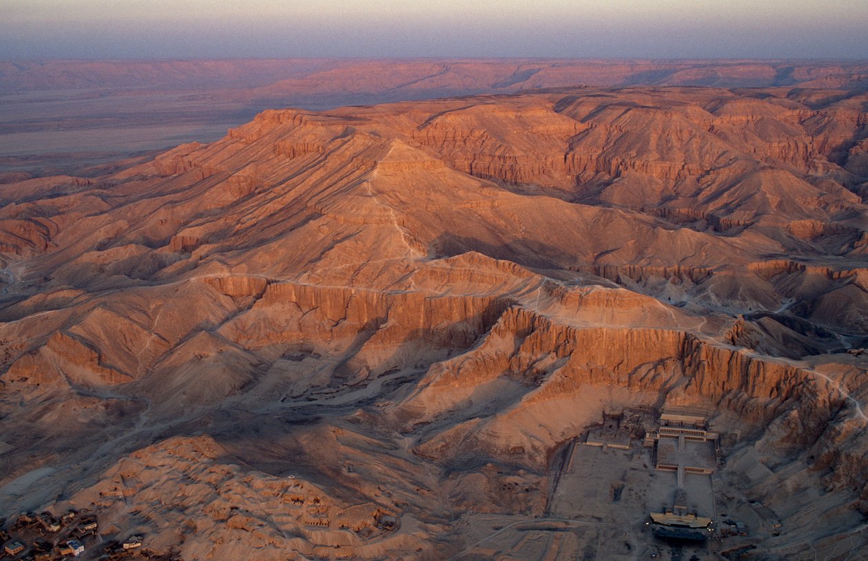 Kongernes Dal; Egypten; Qurna; Deir el-Medina, Hatshepsut, Det Nye Rige af Kenneth Garrett