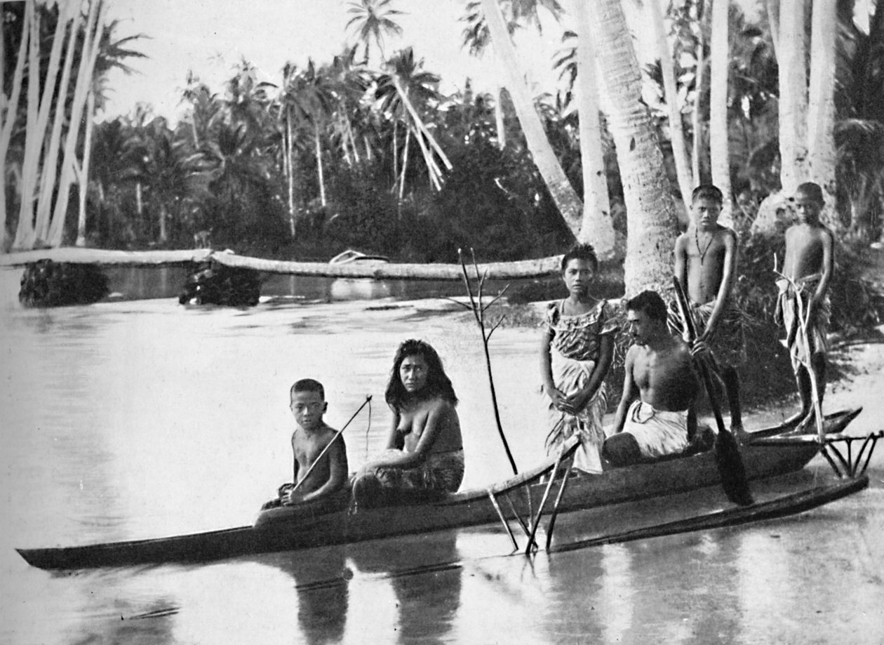 En samoansk kano med støtteben og dens passagerer, 1902 af Kerry and Co