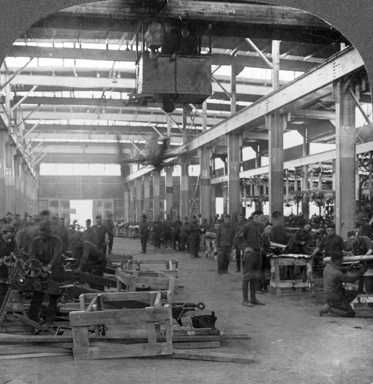 Amerikanske hærs ammunitionsreparationsværksteder i Mehun-sur-Yèvre, Frankrig, c1918-c1919 af Keystone View Company