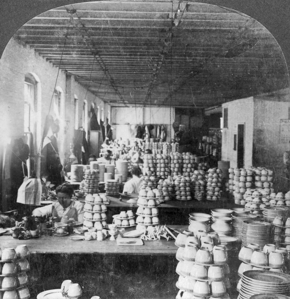 Kunstnere, der dekorerer porcelænsartikler, Trenton, New Jersey, USA, begyndelsen af det 20. århundrede af Keystone View Company