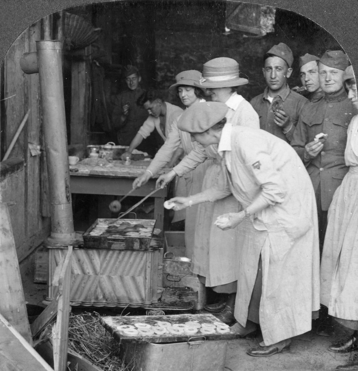 Donuts til doughboys, Montabaur ved Rhinen, Tyskland, c1918-c1919 af Keystone View Company