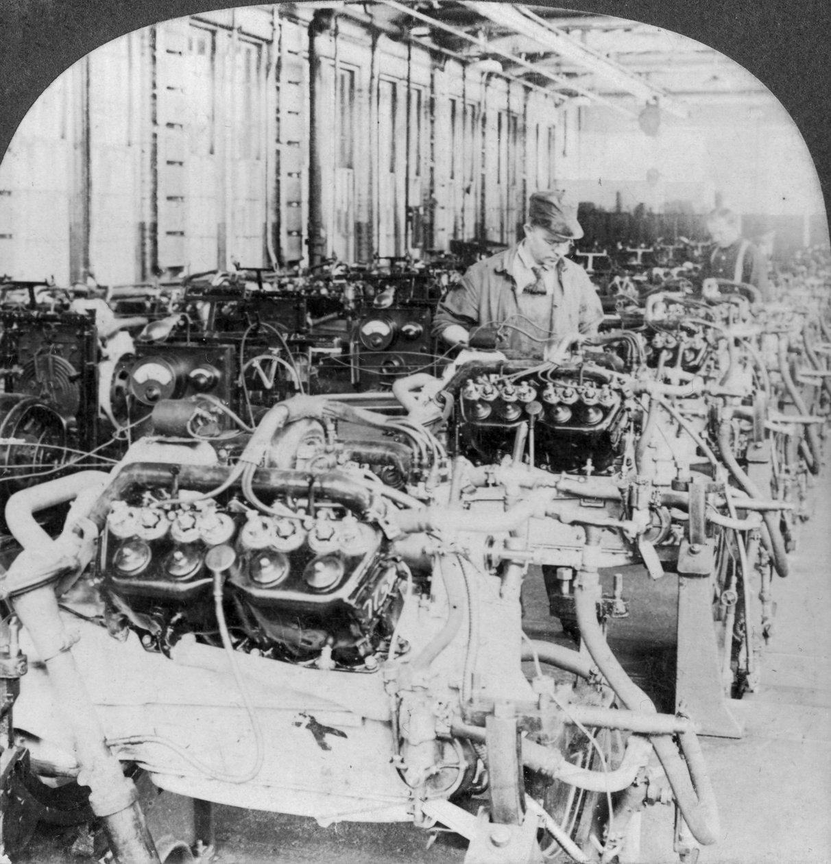 Test af motorer på en bilfabrik, Detroit, Michigan, USA, 20. århundrede af Keystone View Company