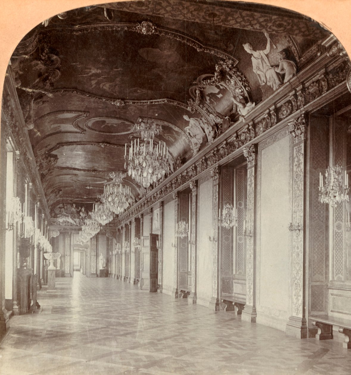 Den Store Selskabssal, Kongeslottet, Stockholm, Sverige, 1901. af Keystone View Company