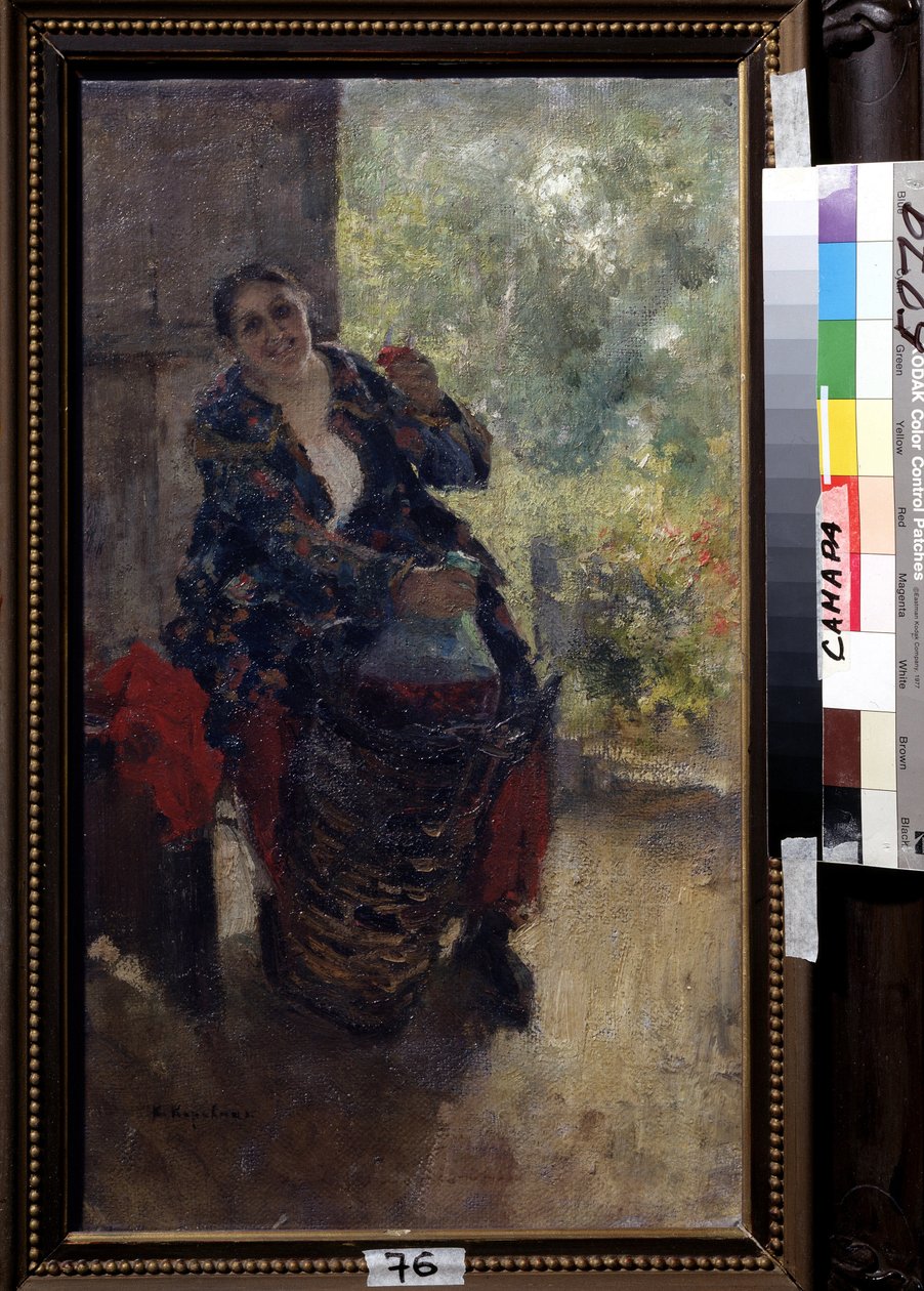 En værtinde eller kvinde med et glas vin (A Landlady, Woman with a Glass of Wine). En stærkt siddende kvinde hæver sit glas for at skåle og holder en kæmpe flaske vin. Maleri af Konstantin Alexeyevich Korovin (Constantin Korovin) (1861-1939), af Konstantin Alekseevich Korovin