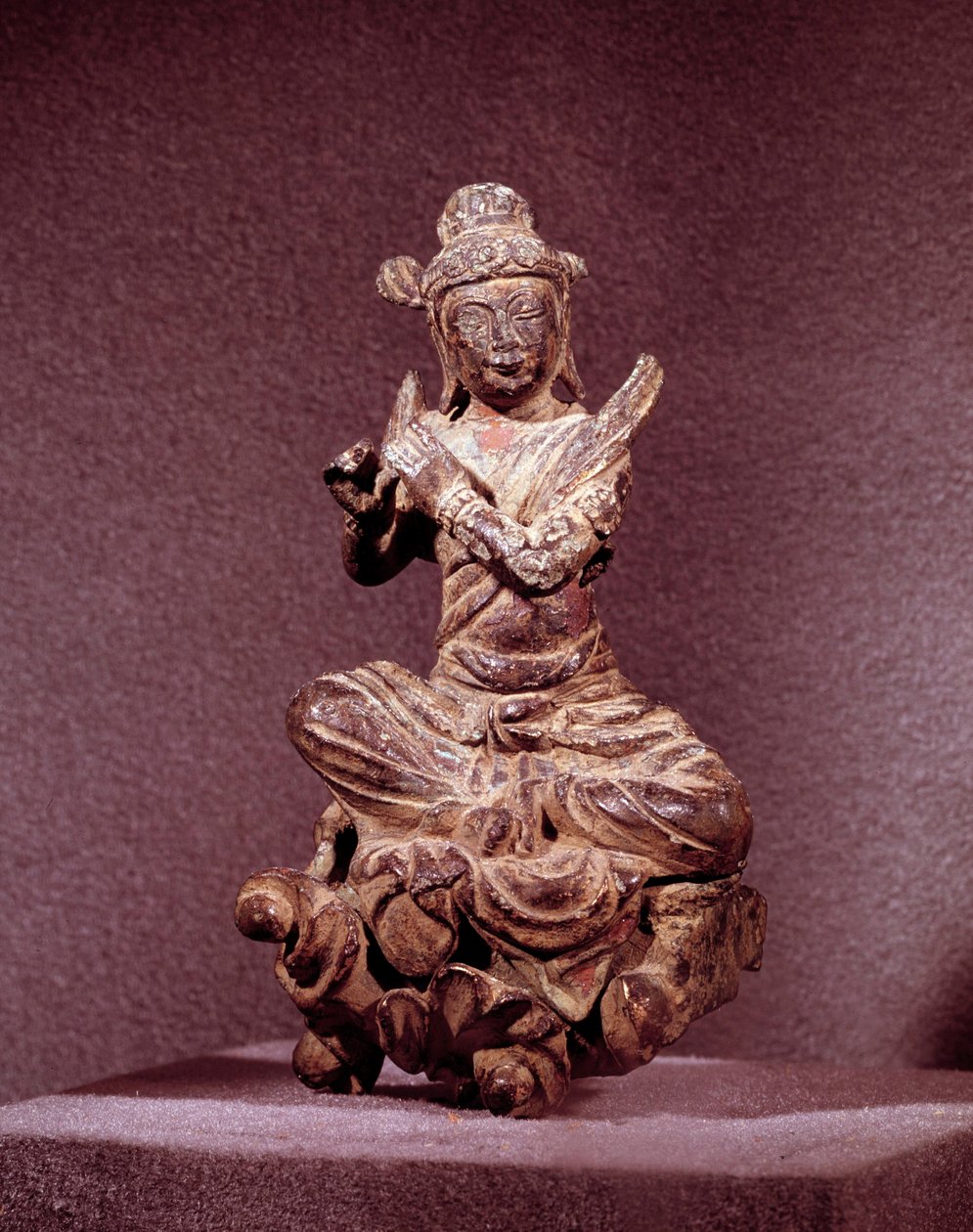 Art Coreen: repræsentation af en Apsara i gylden bronze, der er Celeste. Periode Silla (7.-10. århundrede). Koreas Nationalmuseum af Korean School