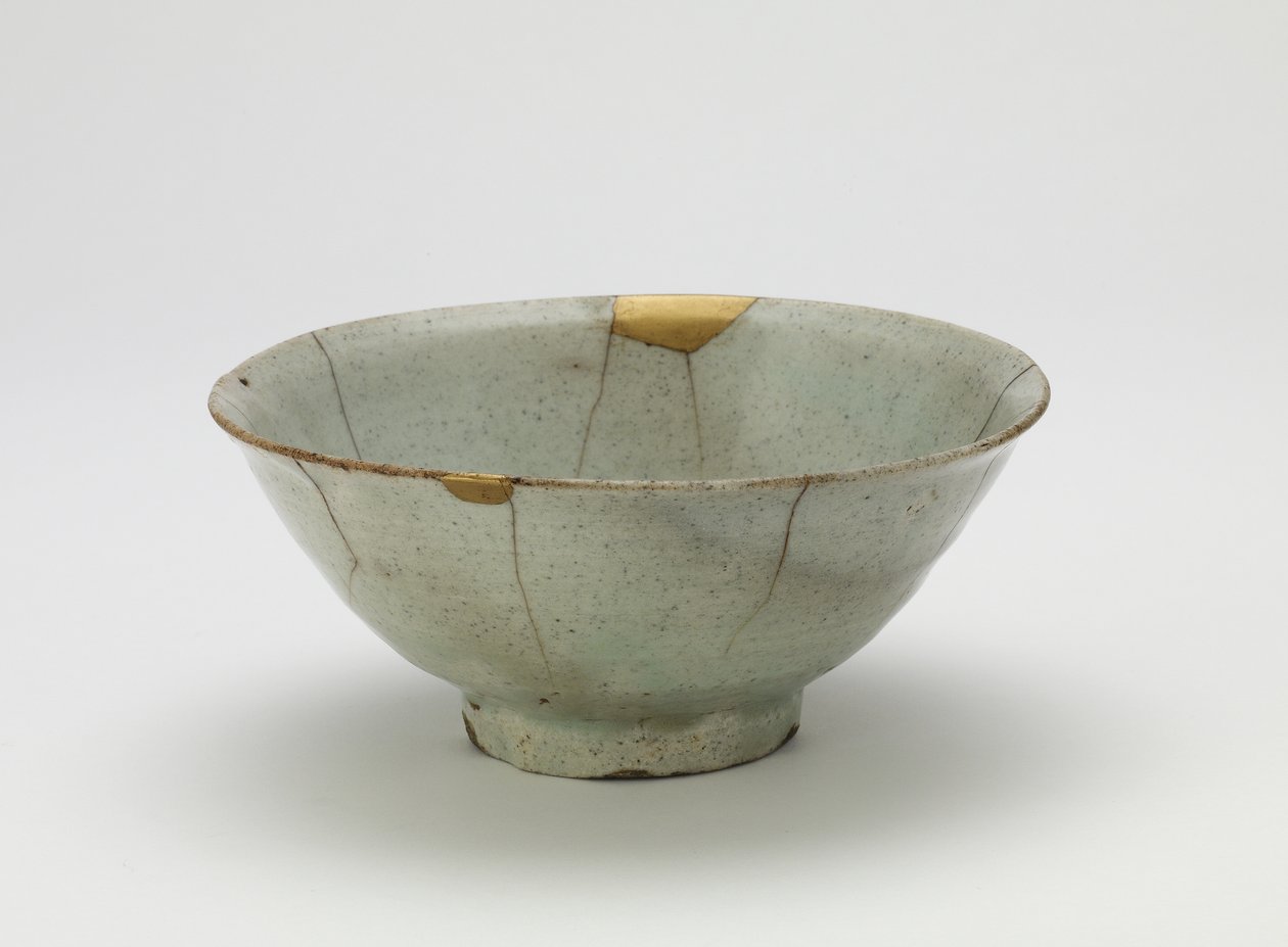Skål, begyndelsen af 1600-tallet (porcelæn med gennemsigtig, lyseblå glasur, guldlakreparationer) af Korean School