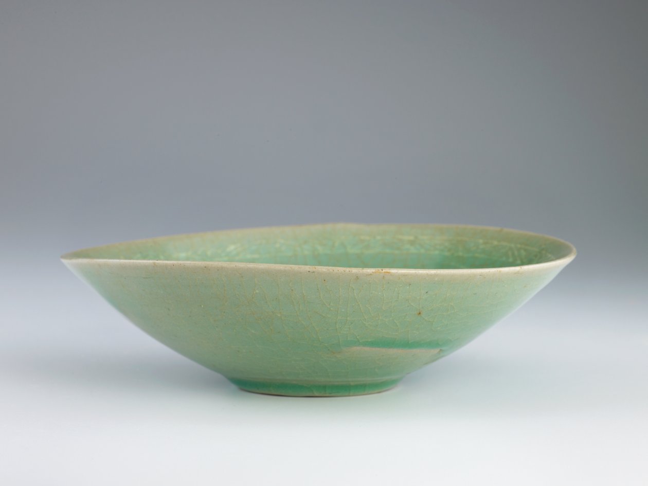 Skål med indlagt dekoration af parret fisk, anden halvdel af 1100-tallet (stentøj med hvidt indlæg under celadon glasur) af Korean School