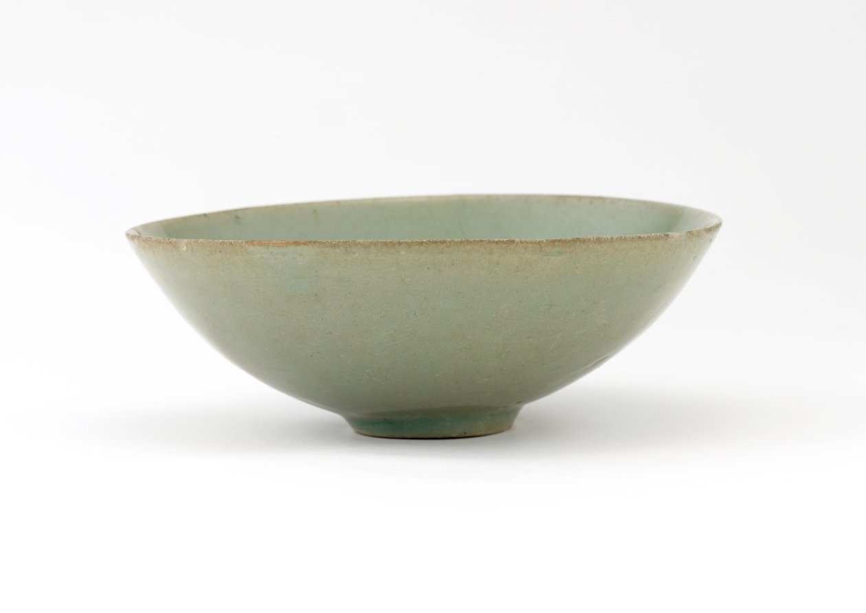 Skål med støbt design af fisk blandt bølger, midten af 1100-tallet (stentøj med celadon glasur) af Korean School