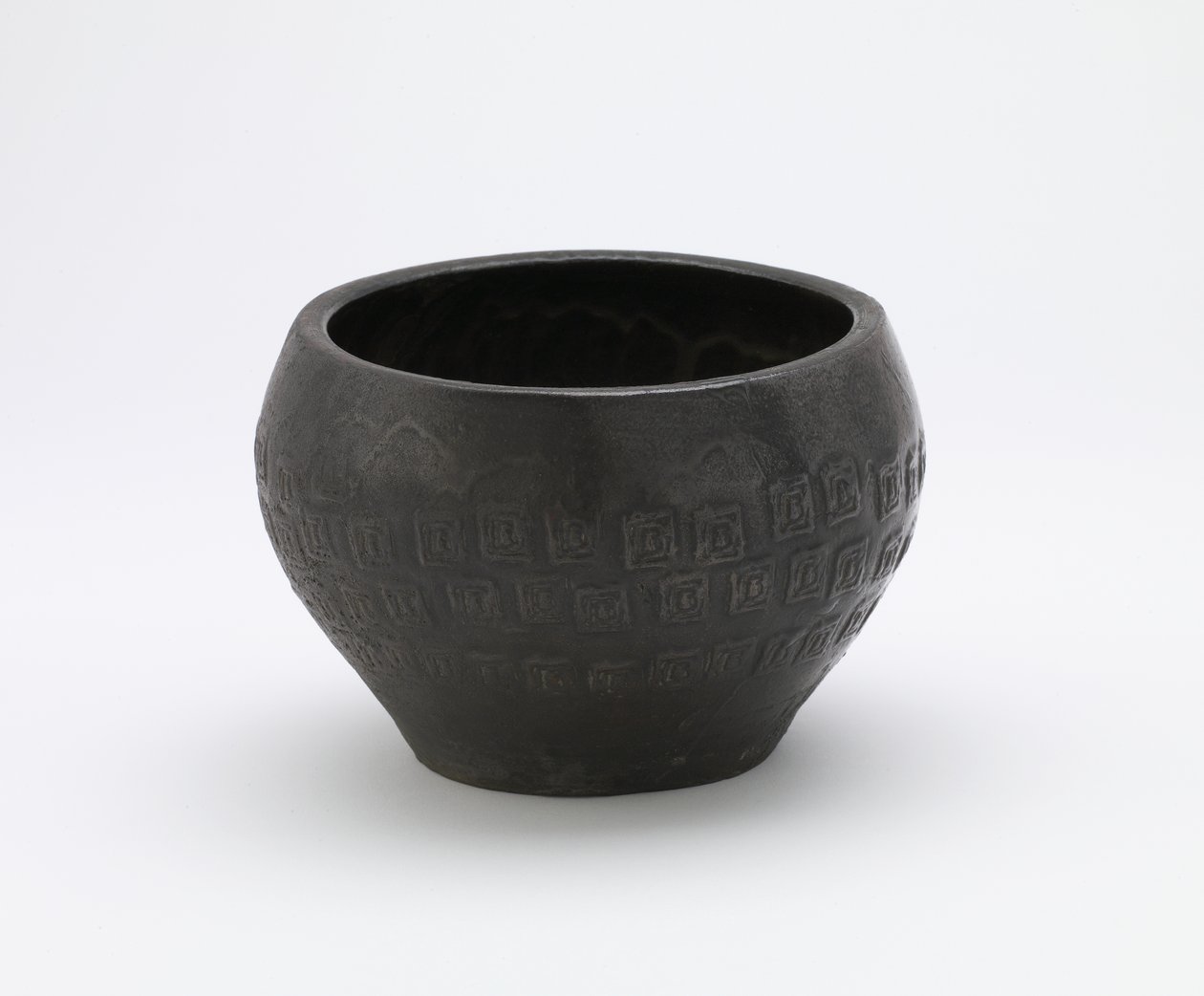 Skål med frimærkeprægede reliefdesign, 1500-1700-tallet af Korean School