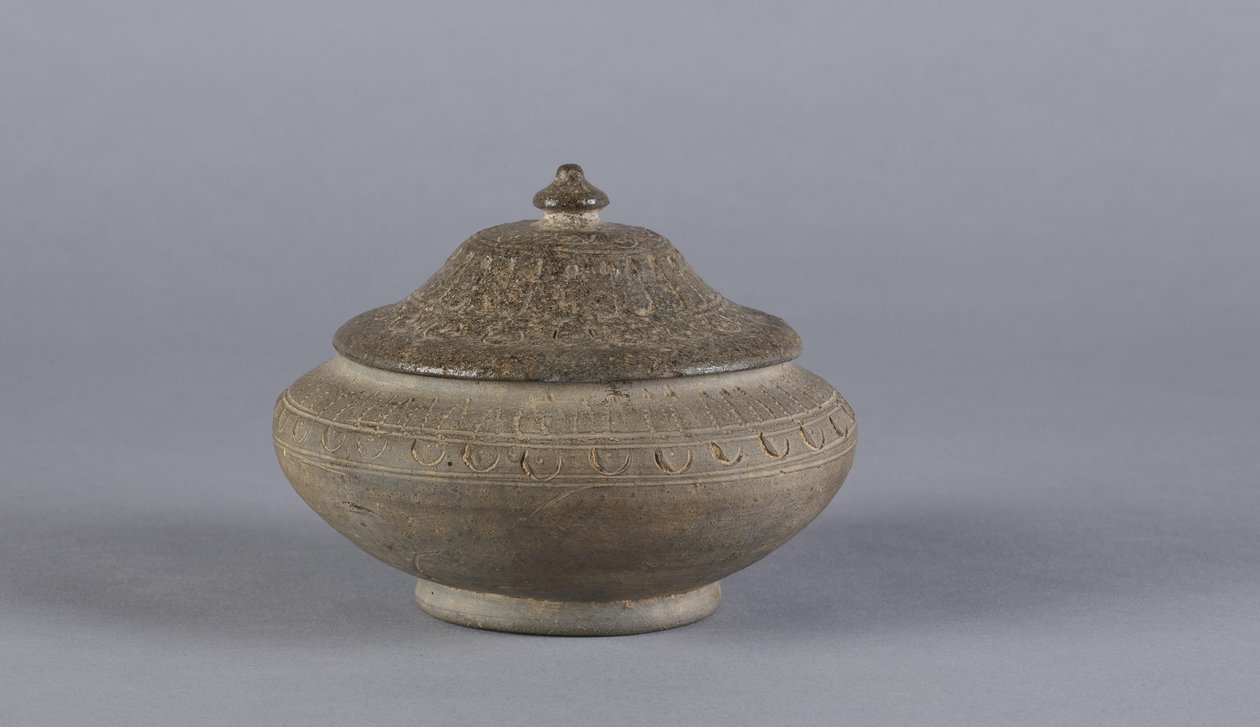 Æske med låg, Silla-dynastiet, 55 BC-935 (stentøj) af Korean School