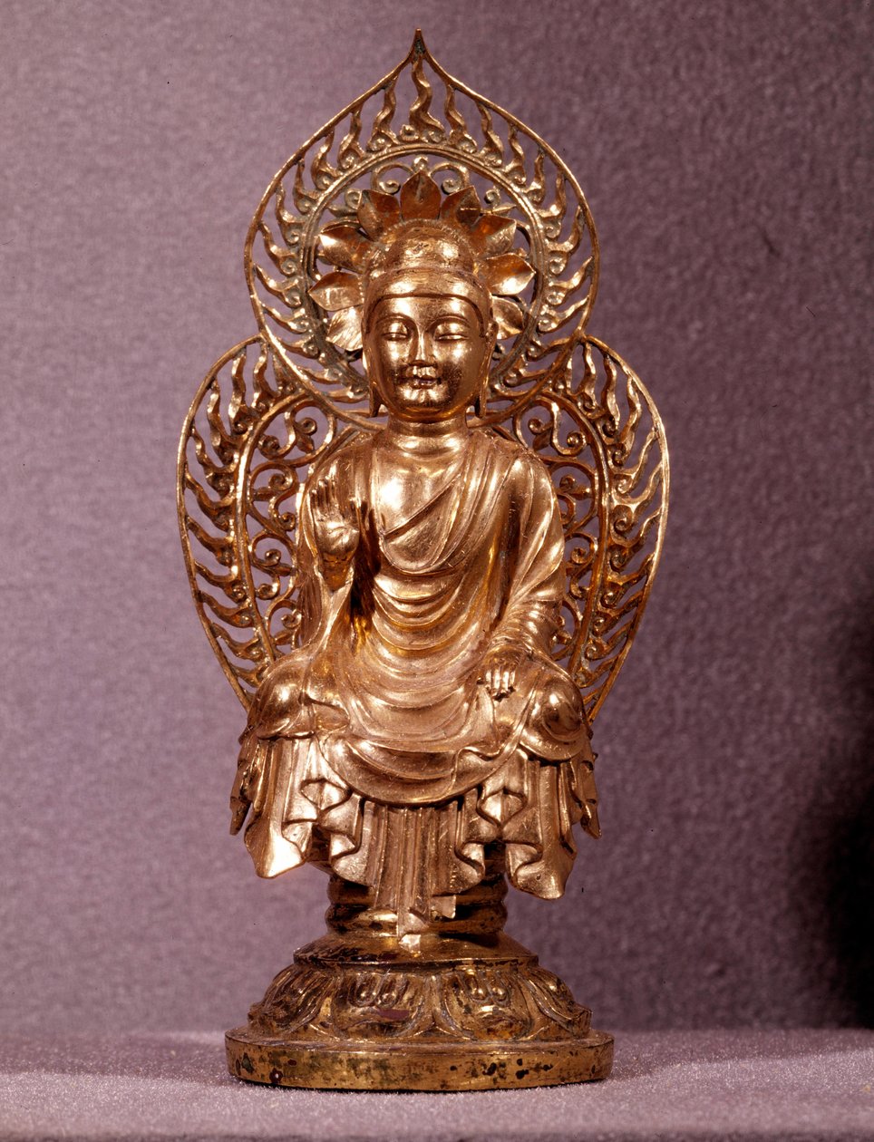 Coreen Art: Buddha-statuette i guld. Silla periode, 8.-10. århundrede. Koreas Nationalmuseum af Korean School