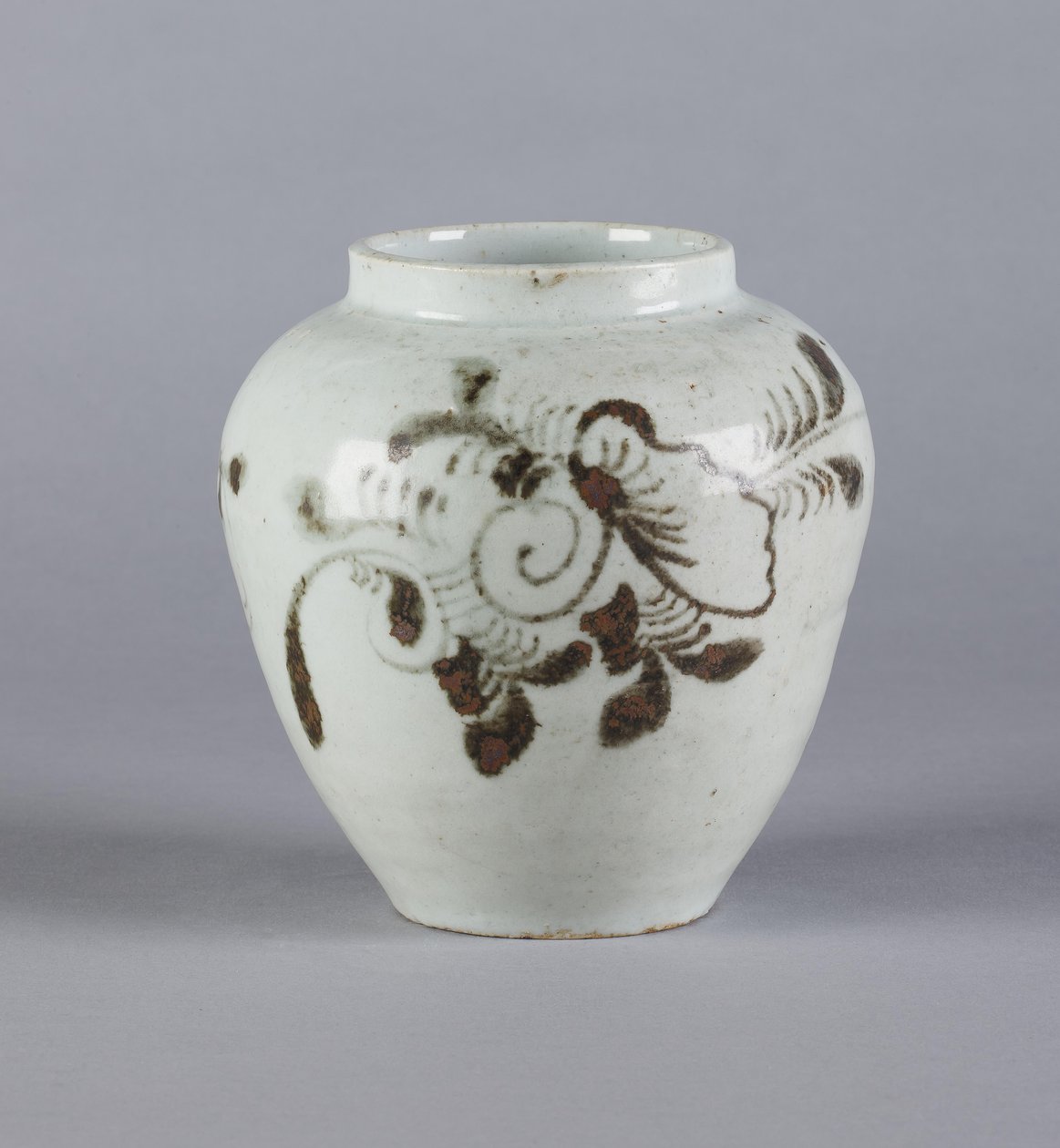 Krukke med blomsterdesign, Yi-dynastiet, 1392-1910 (keramik) af Korean School
