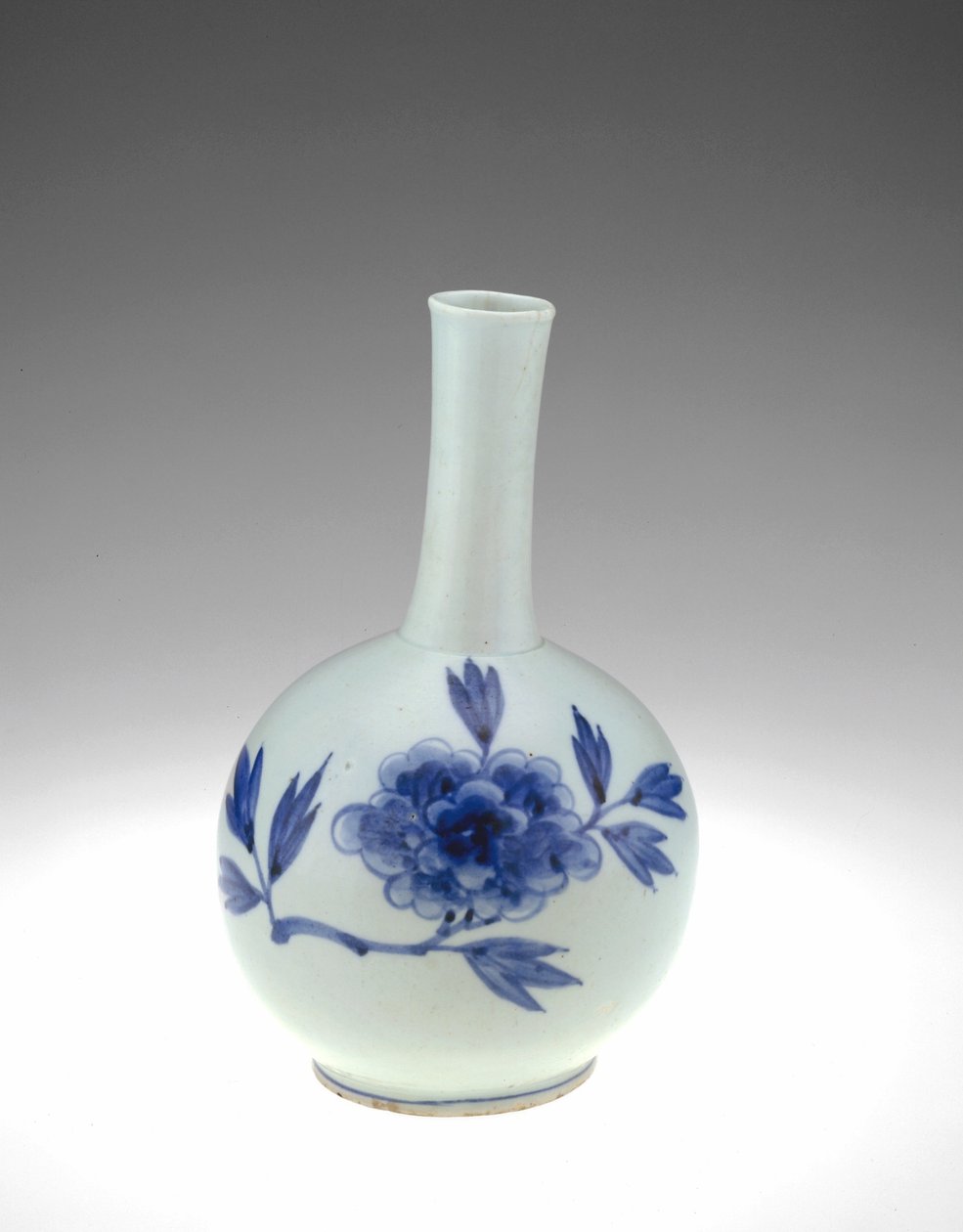 Punwon wareflaske, Kyonggido-provinsen, Chosan-perioden (porcelæn med koboltpigment under klar farveløs glasur) af Korean School