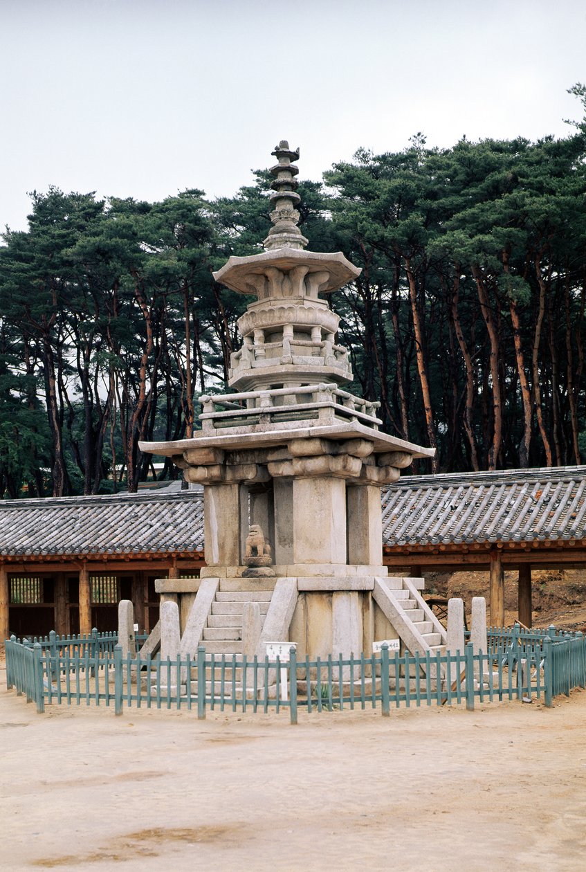 Tabo-tap (Pagoda of Prabhutaratna), en del af Pulkuk-sa tempelkomplekset, først bygget i 528, udvidet i 751 og genopbygget efter en brand i 1612-59 af Korean School