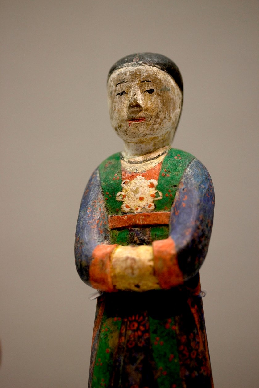 Dekorativ figur af en grav. Polykrom udskåret træ, sen Joseon (Choson) periode af Korean School