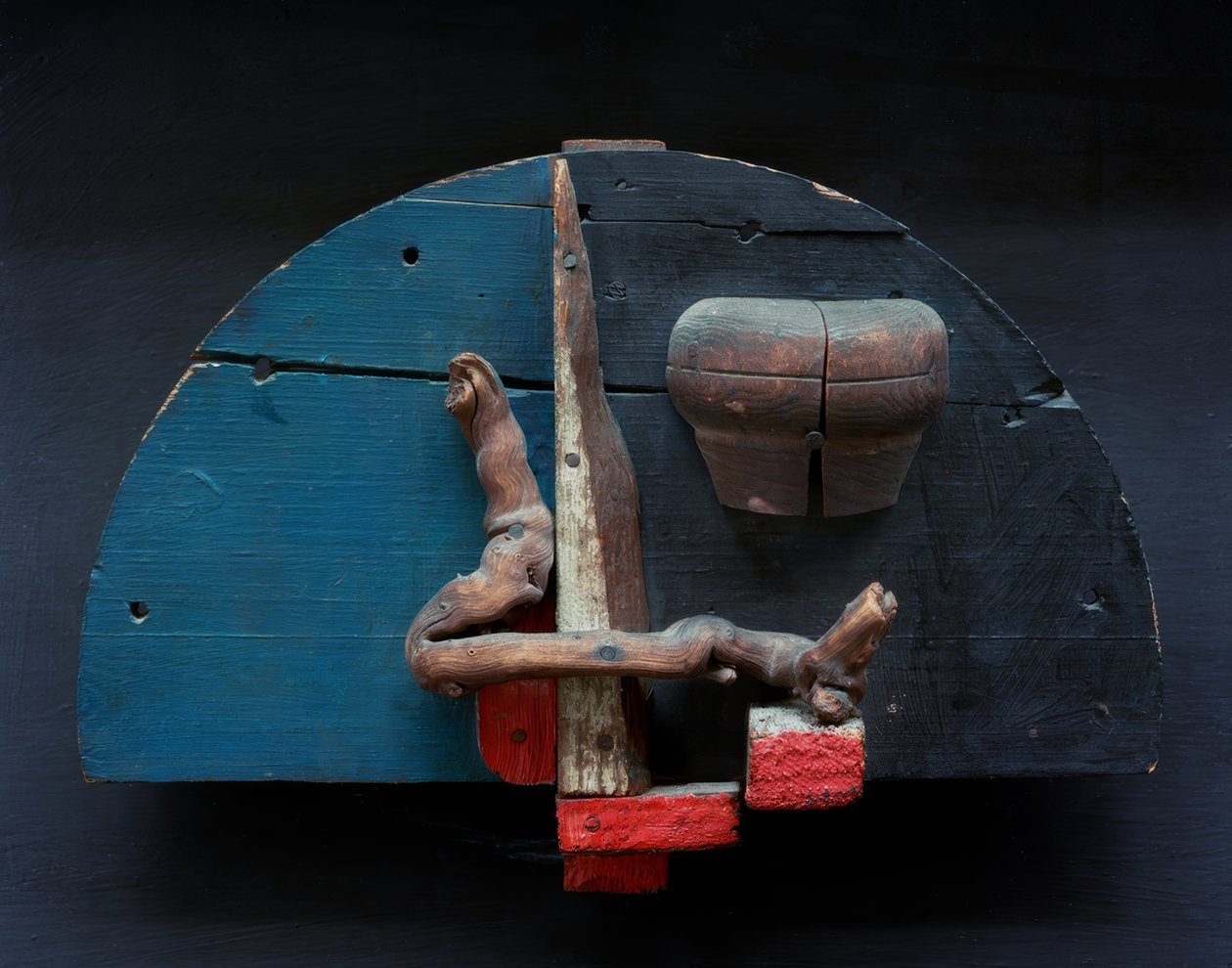Uden titel (trækonstruktion) af Kurt Schwitters