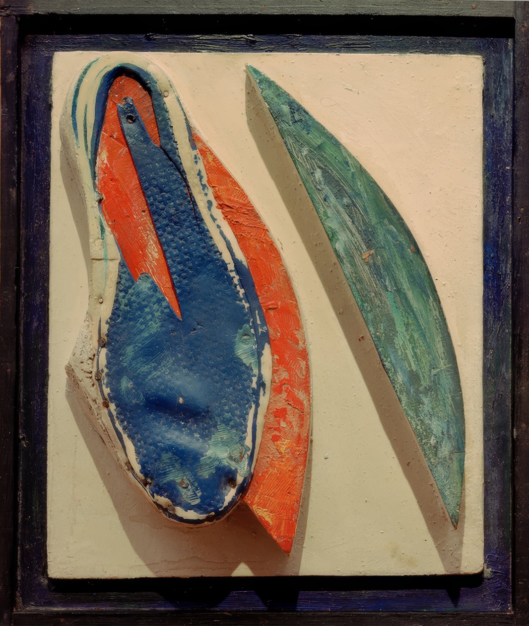 Uden titel (relief med badesko) af Kurt Schwitters