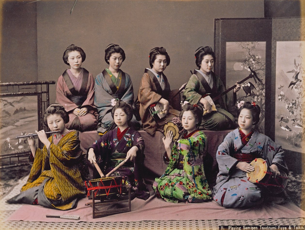 Gruppe af Geisha-piger, der spiller musikinstrumenter (håndfarvet albumin-tryk på kort) af Kusakabe Kimbei