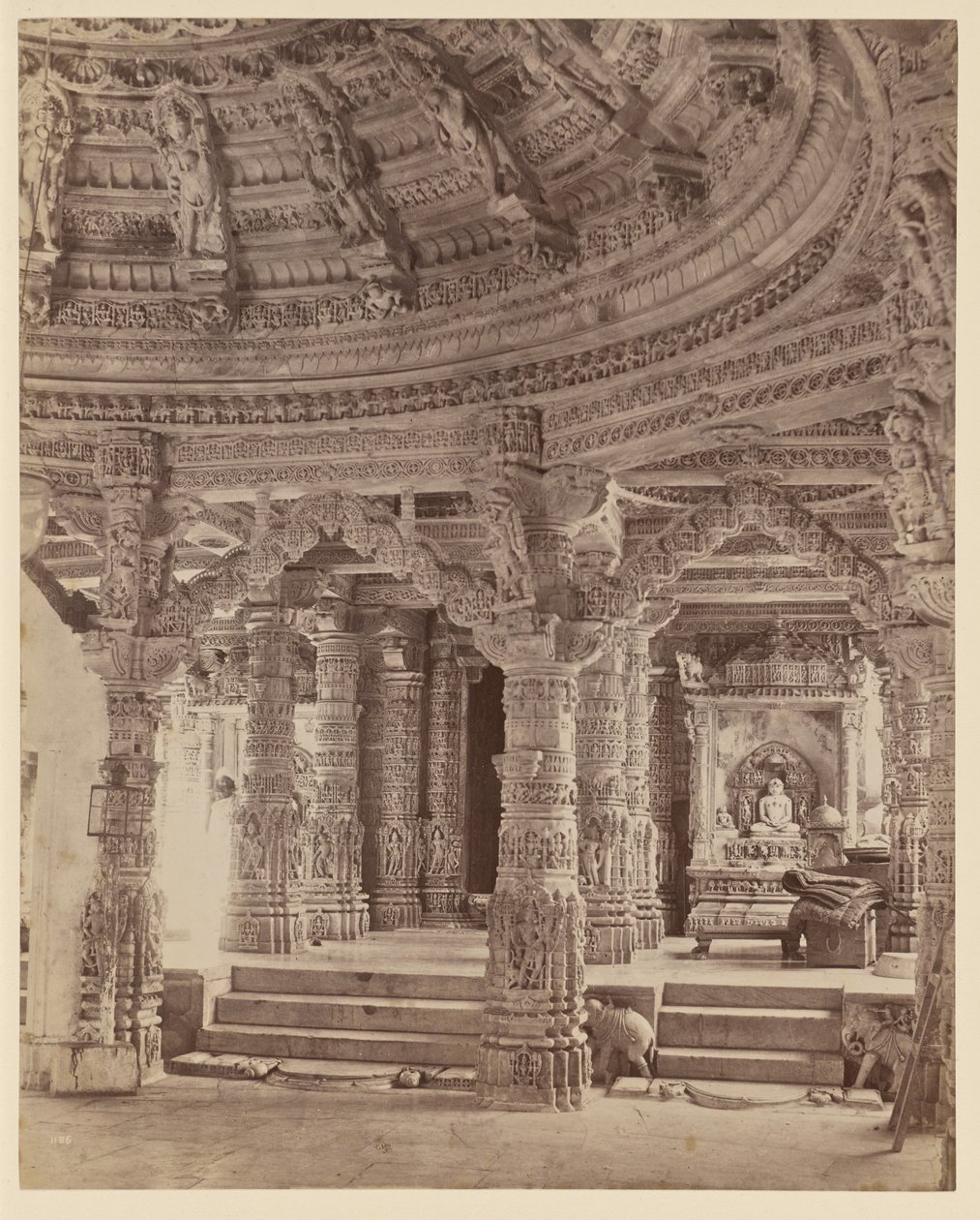 Delwara-templets indre med søjler og tagkuppel, Mount Abu af Lala Deen Dayal