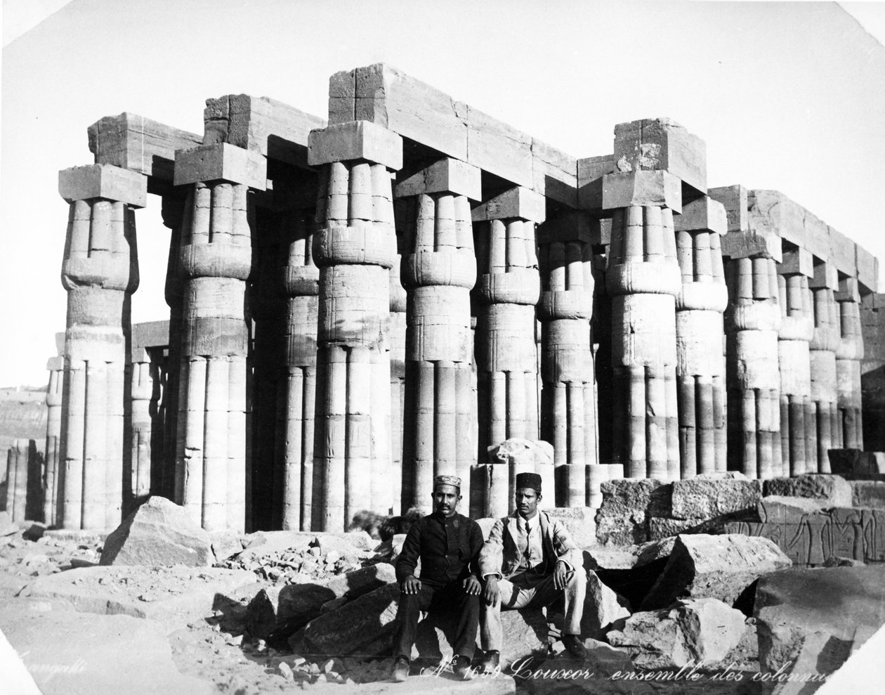 Udsigt over søjlegangen ved Amenhotep III