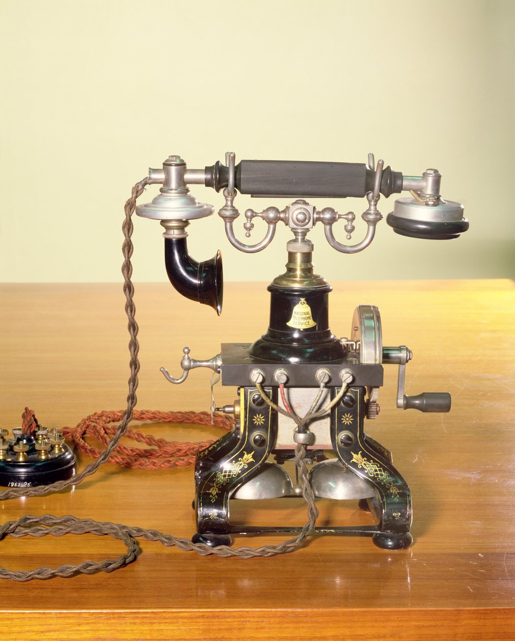 Ericsson Telephone, 1890 (blandet medie) af Lars Magnus Ericsson