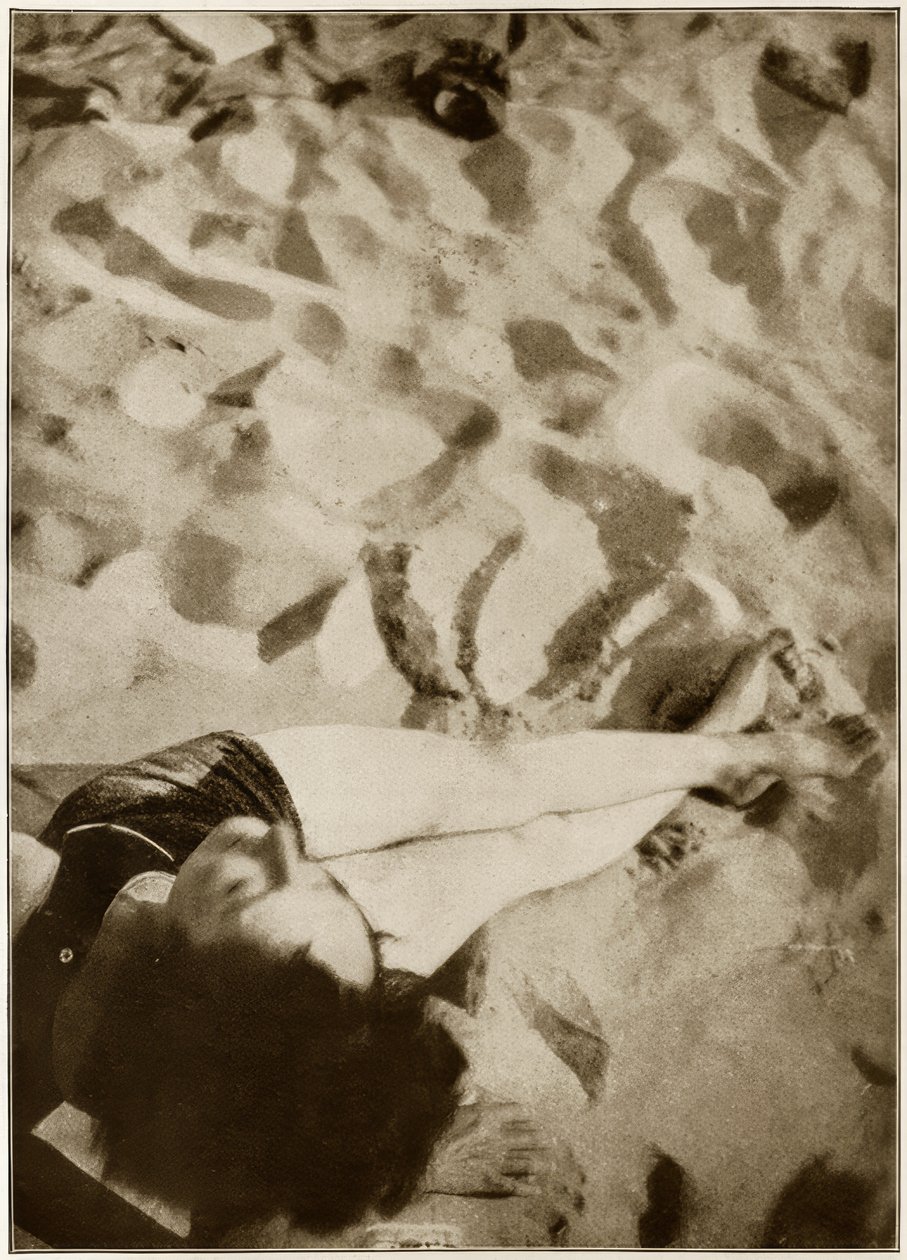 Juni Sol / Du kan se dette billede fra alle sider af Laszlo Moholy Nagy