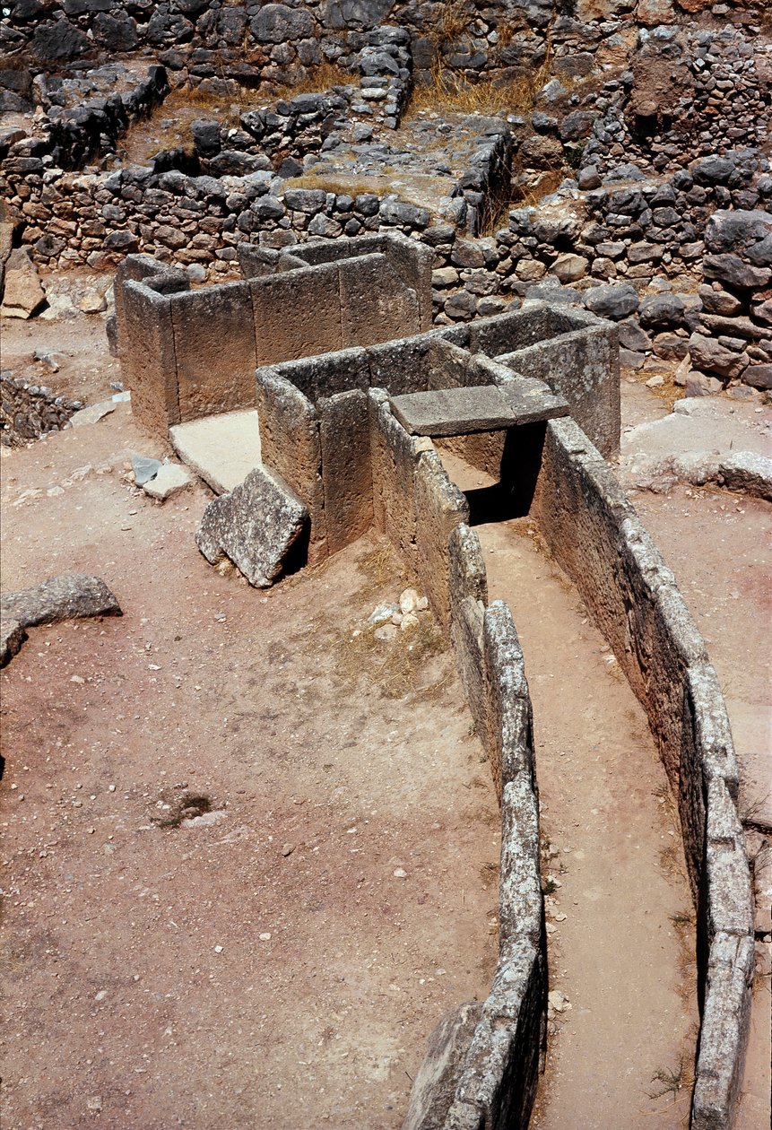 Luftfoto af den første cirkel af grave (kongelig kirkegård) opdaget af arkæologen Heinrich Schliemann (1822-1890) i årene 1870: stedet for den antikke by Mykenes, på Peloponnes (1500-1100 f.Kr.) Grækenland af Late Helladic Period Mycenaean