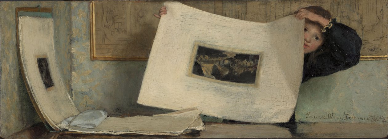 Anna bladrer gennem en portefølje af tryk af Laura Theresa Alma Tadema (Lady)