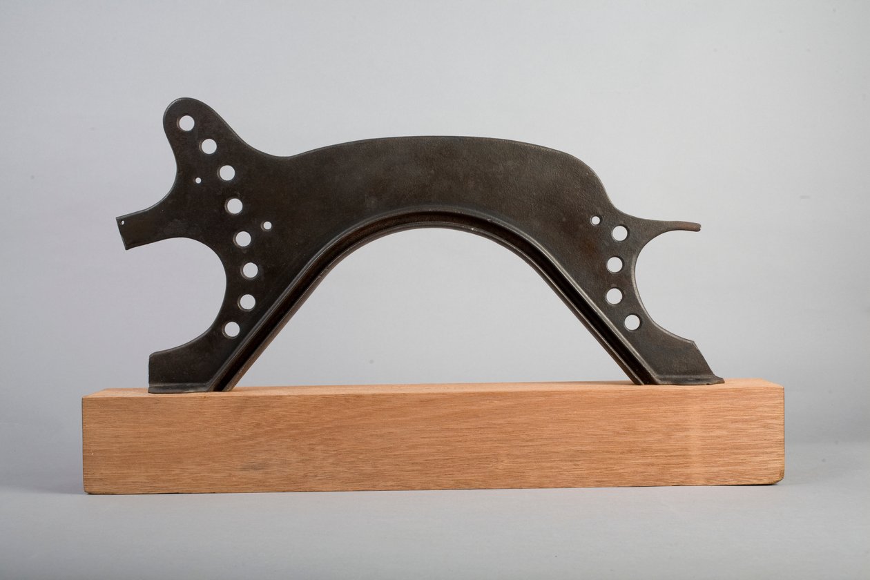 The Hog, 2003 (metal og træ) af Lawrie Simonson