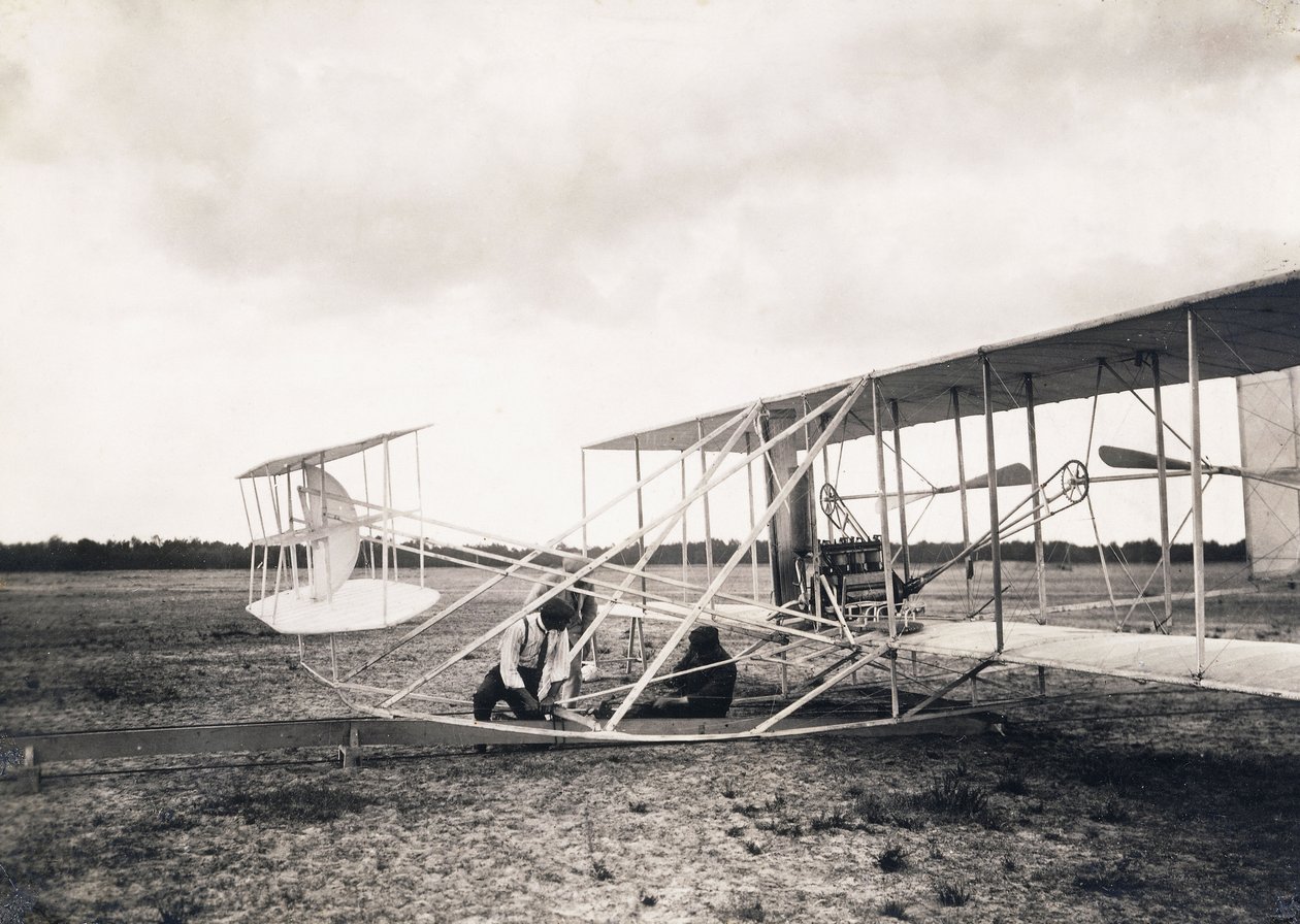 Leon Bollee arbejder på Wright-brødrenes fly, ca. 1909 af Leon Bollee