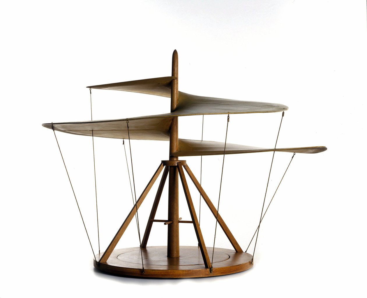Model af luftskruen lavet ud fra tegningen af Leonardo da Vinci (Leonardo da Vinci), flyvemaskine, helikopter-forfader - Museum of Science and Technology i Leonardo da Vinci, Milano af Leonardo da (after) Vinci
