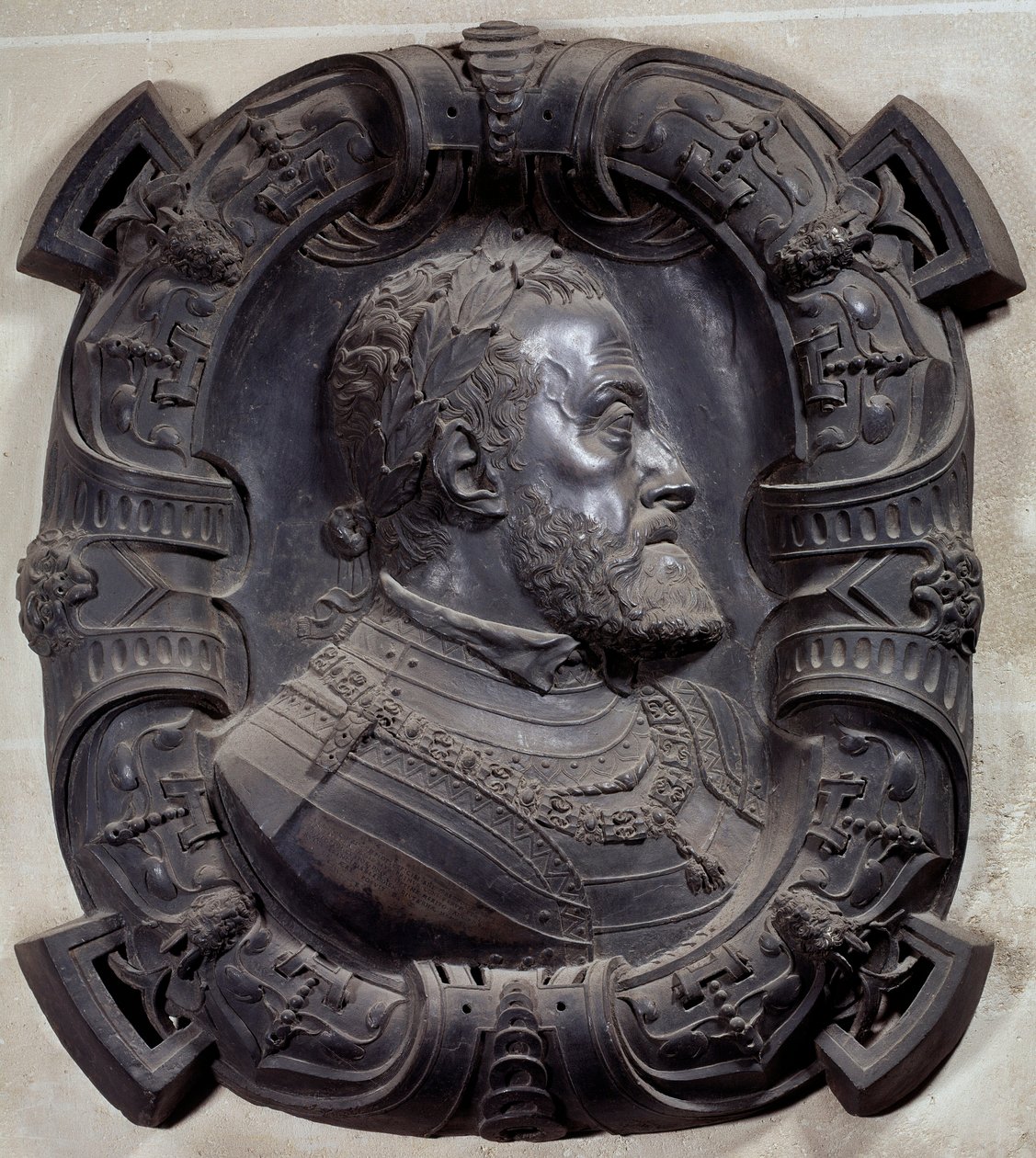 Profilportræt af kejser Karl V (1500-1558)”” Relief i skulptureret bronze af Leone Leoni (1509-1590). Paris, Louvre-museet af Leone Leoni
