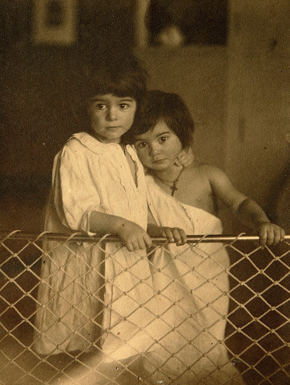 Portræt af børn. Sølvgelatinefotografi af Leonid Nikolaevich Andreyev (1871-1919) af Leonid Nikolaevich Andreyev