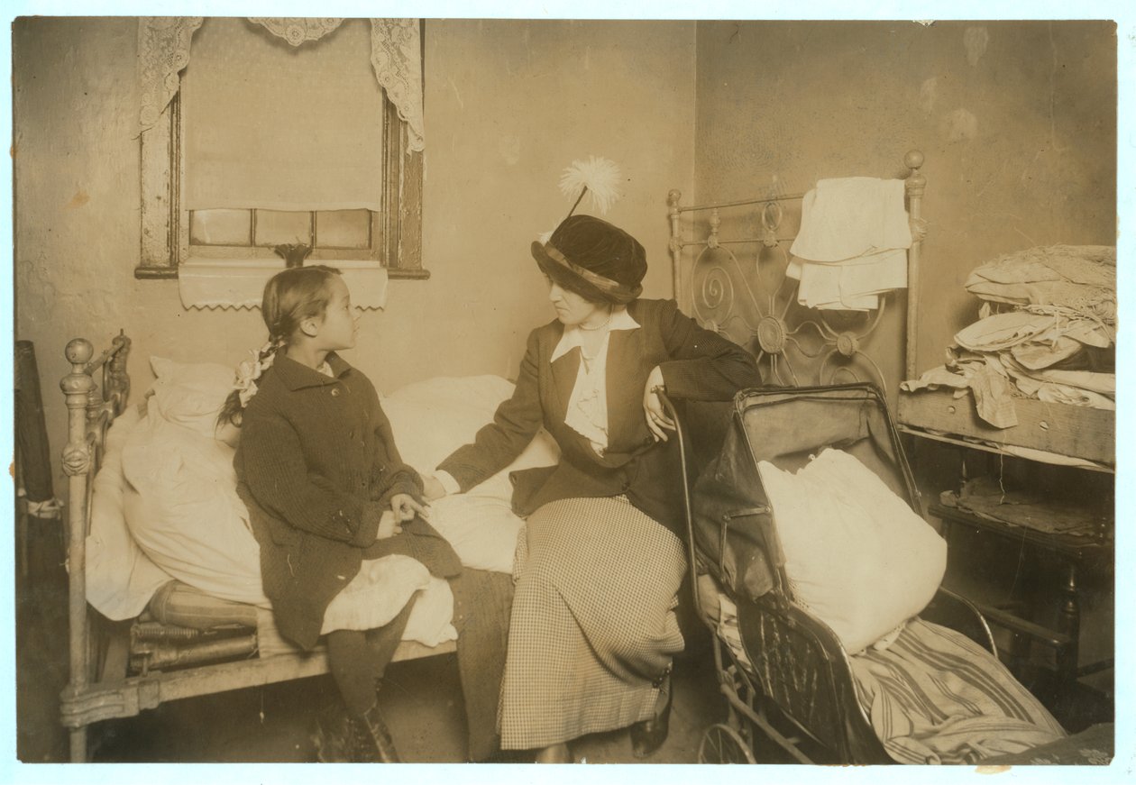 Efterforsker taler med Ida List, 124 Ridge Street, New York, 16. september 1913 af Lewis Wickes Hine