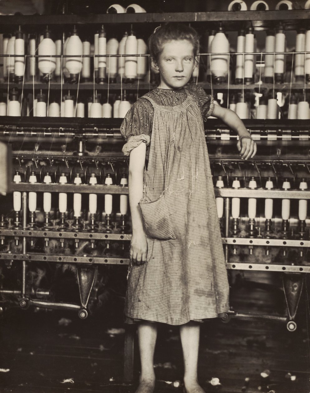 Addie Card, 12 år gammel. Spinner i bomuldsmølle, North Pownal, Vermont af Lewis Hine