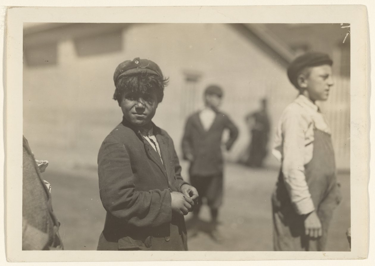 [Joe (José) Mello, Acushnet Mills, New Bedford, Massachusetts]. af Lewis W. Hine