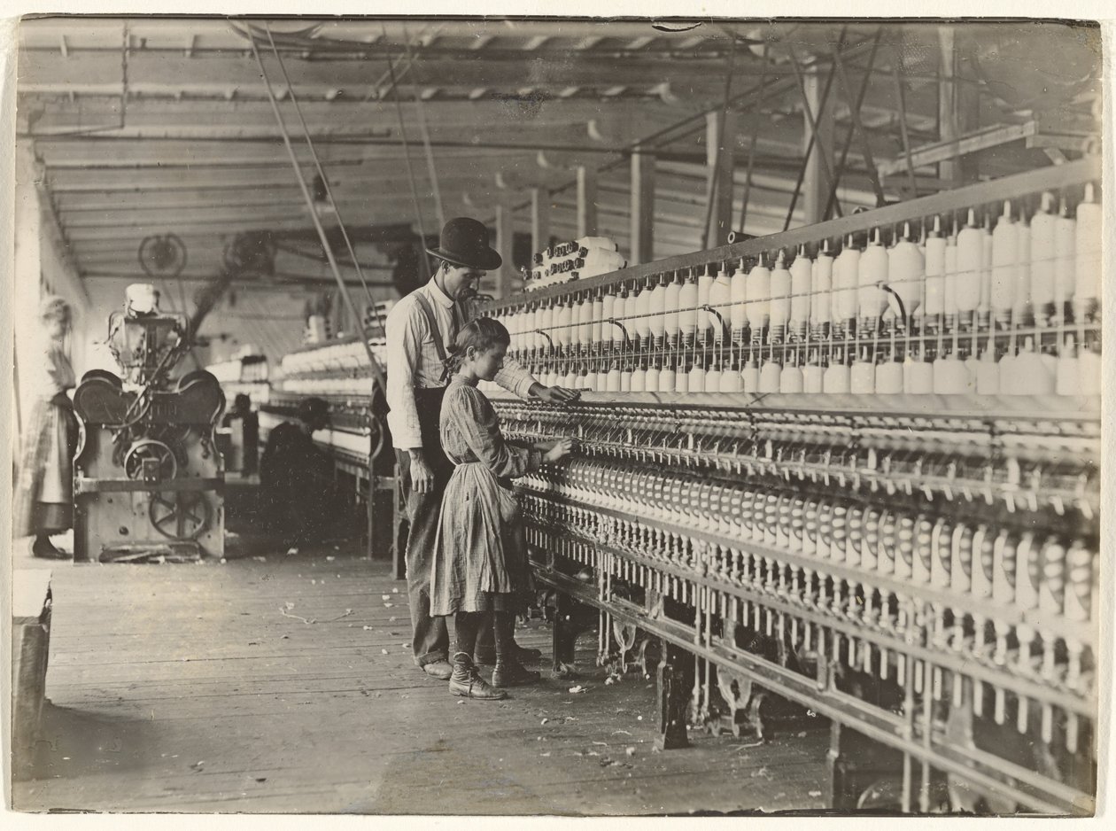 [Mand med pige ved spindemaskine, bomuldsfabrik i South Carolina]. af Lewis W. Hine