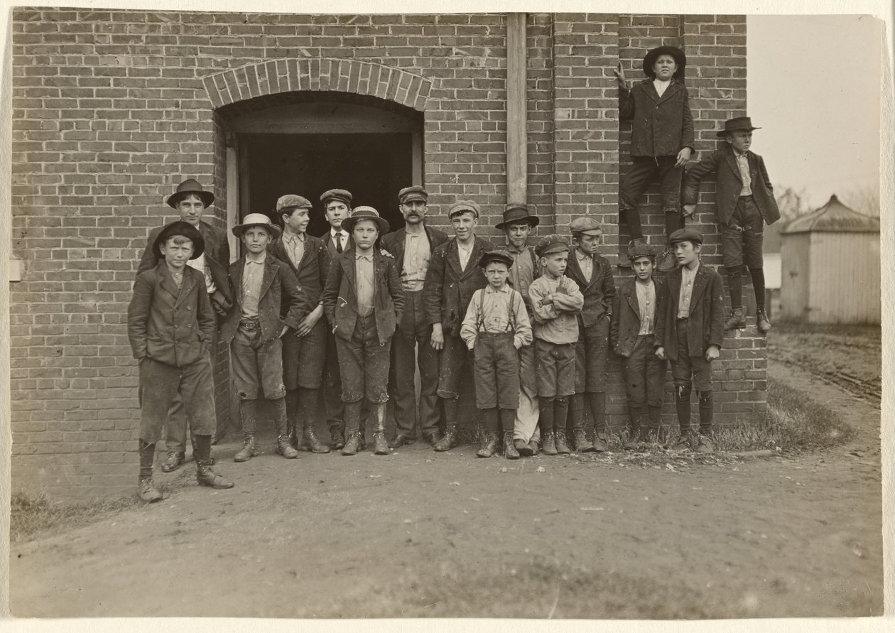 (Noon Hour, King Mfg. Co., Augusta, Georgia) af Lewis W. Hine