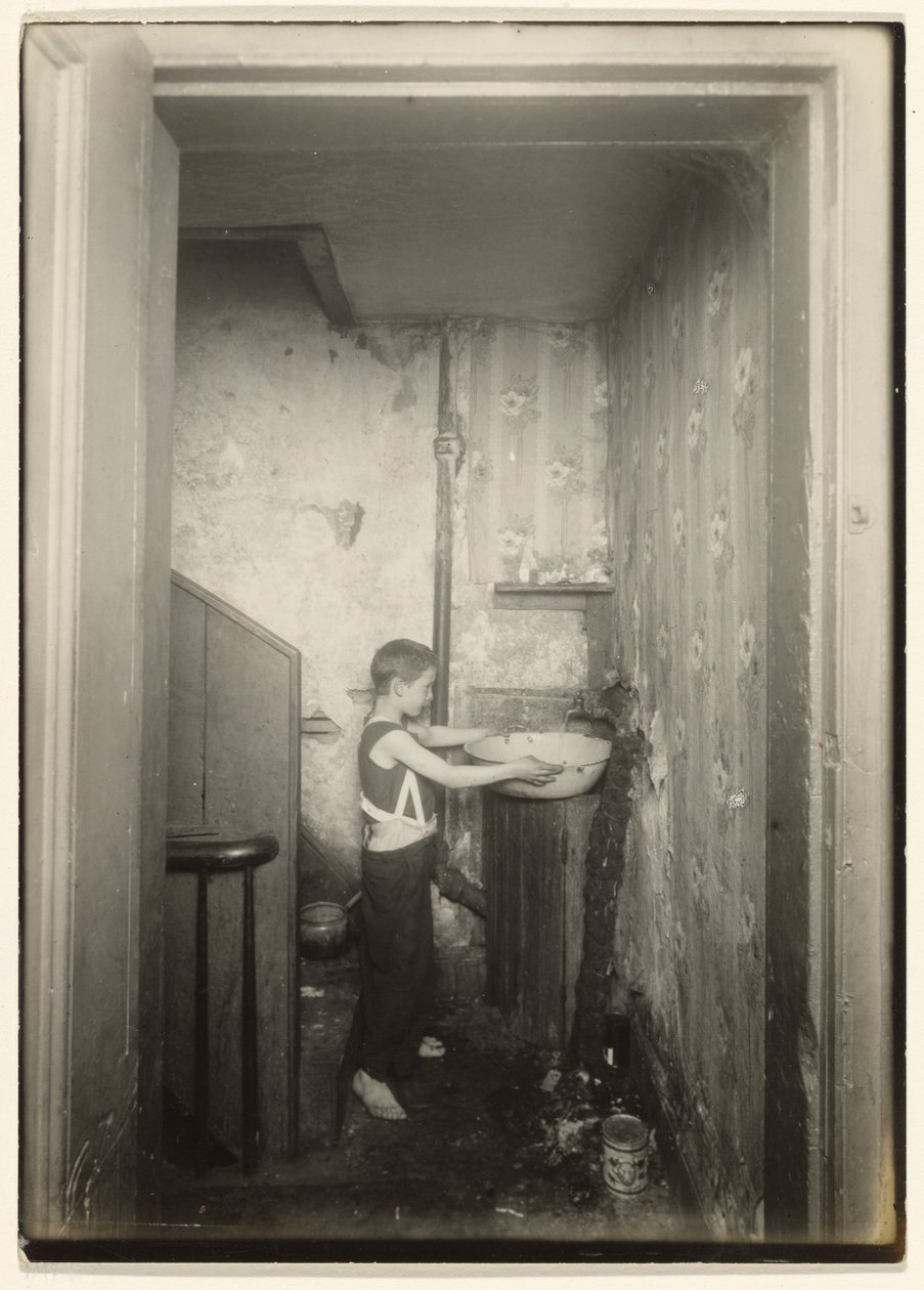 En vandhane til hele kælderetagen, N.Y. af Lewis W. Hine
