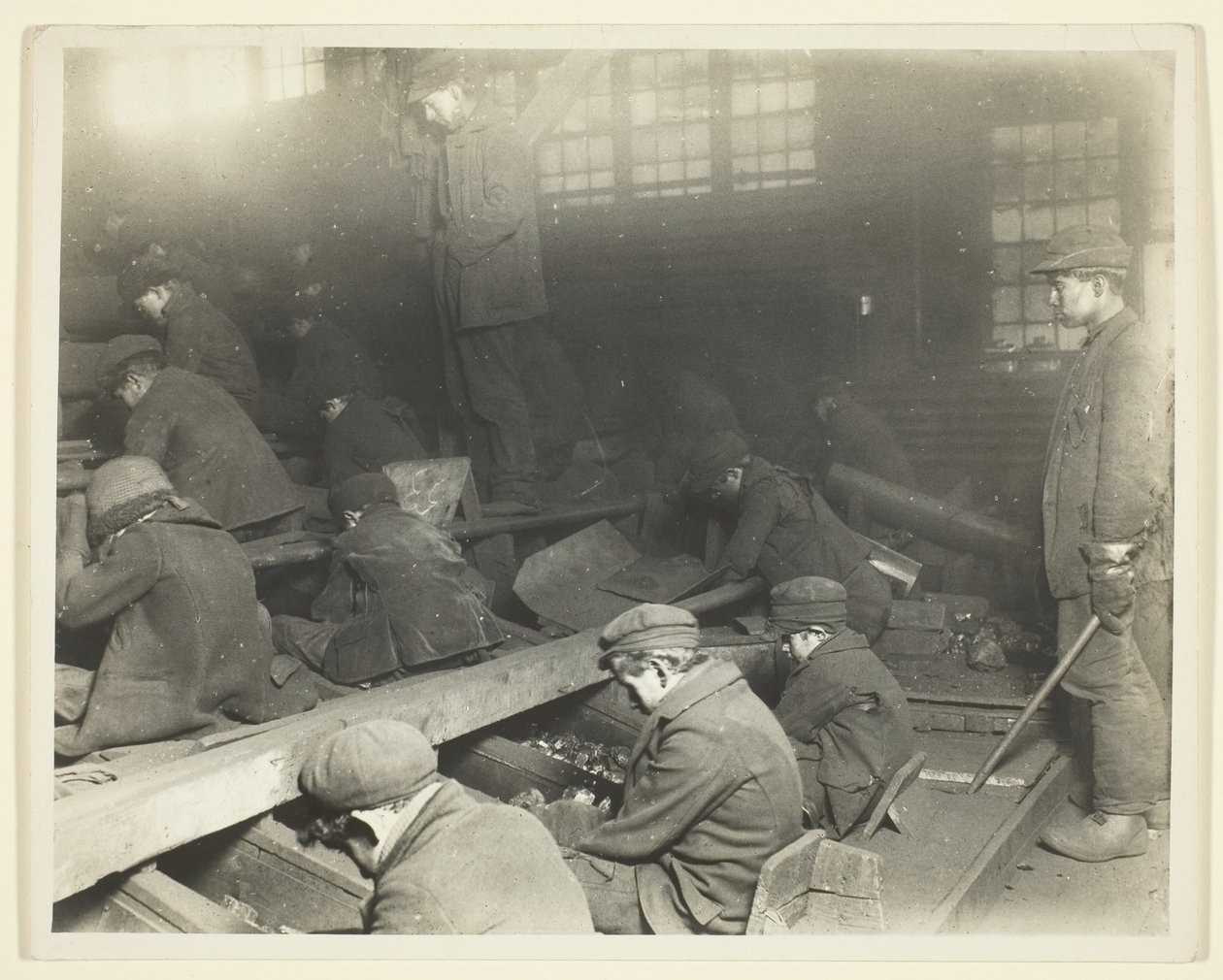 Et billede af arbejderne i Ewen Breaker fra Pennsylvania Coal Company af Lewis Wickes Hine